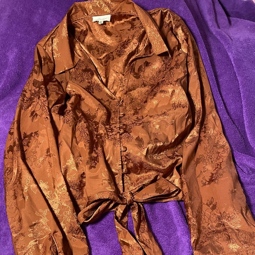 Tradition-inspired Chinese blouse